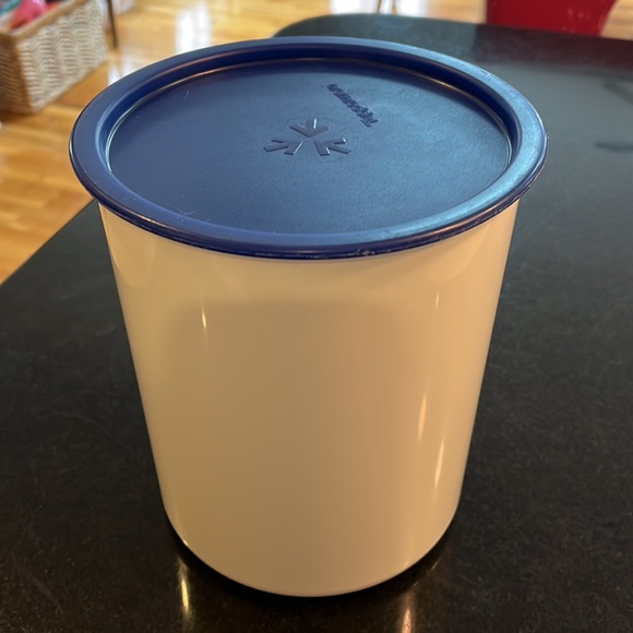 Tupperware Vintage One Touch - Set of 4 Nesting White Canisters Blue Seal - Picture 14 of 16
